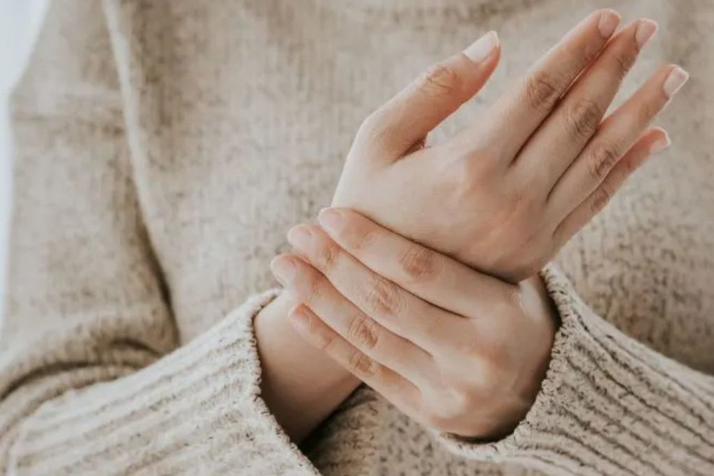 Understanding & Managing Fibromyalgia: Causes, Symptoms, and Treatments