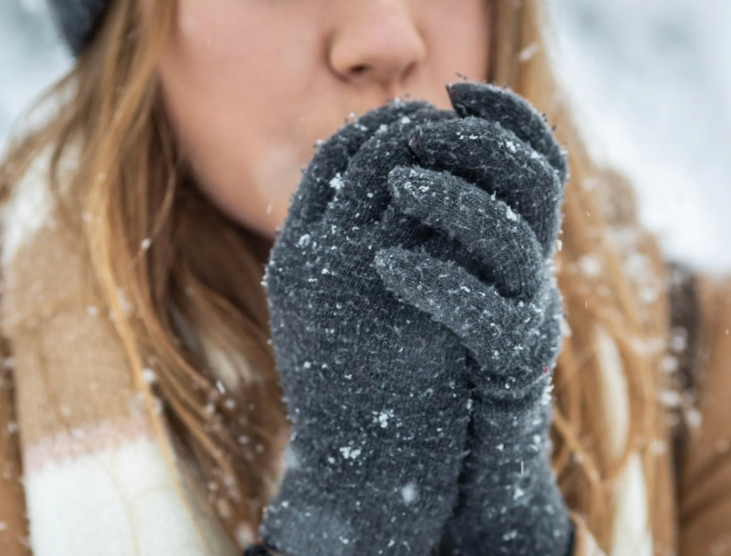 Why Are My Hands Always Cold? 5 Natural Tips to Warm Them Up